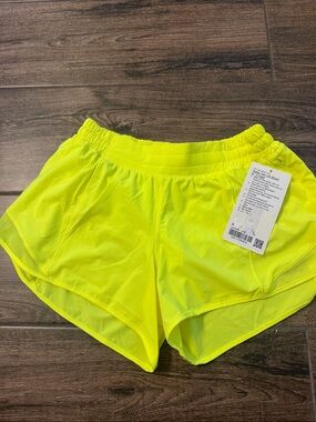 Lululemon Hotty Hot LR Short. 4in. HIYE. NWT. 8.